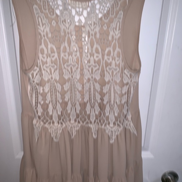 Tan lace dress - Picture 5 of 8
